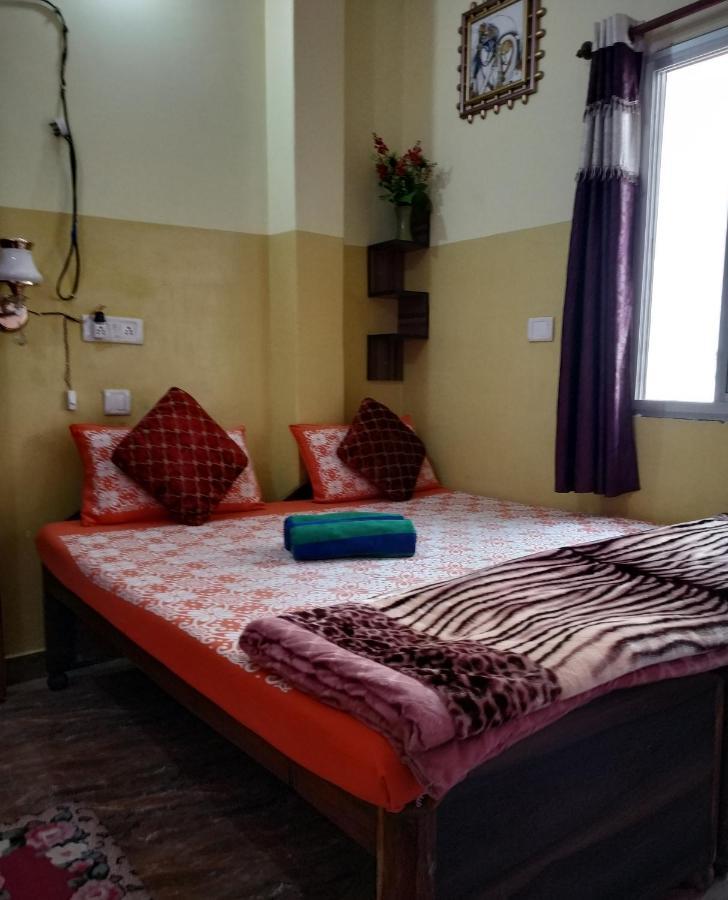 Azure Family Paying Guest House Varanasi Room photo